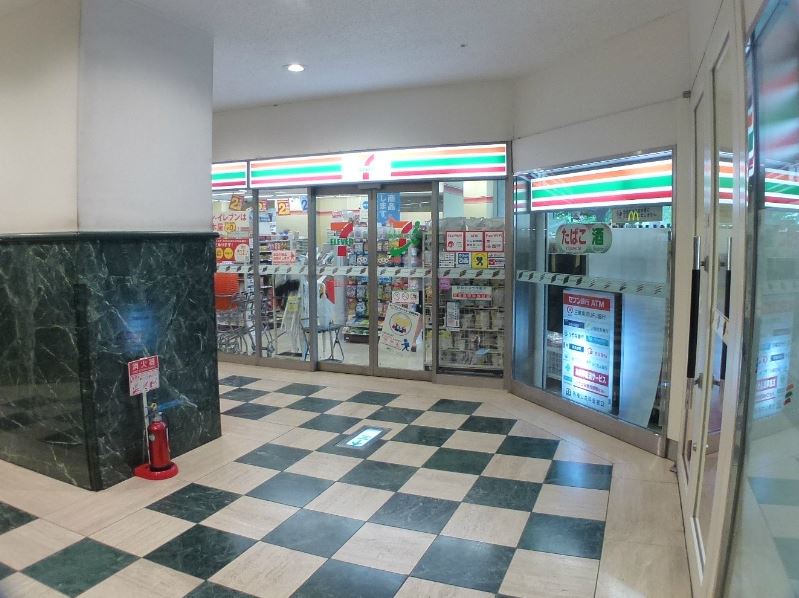 ラフィネ築地  コンビニ
