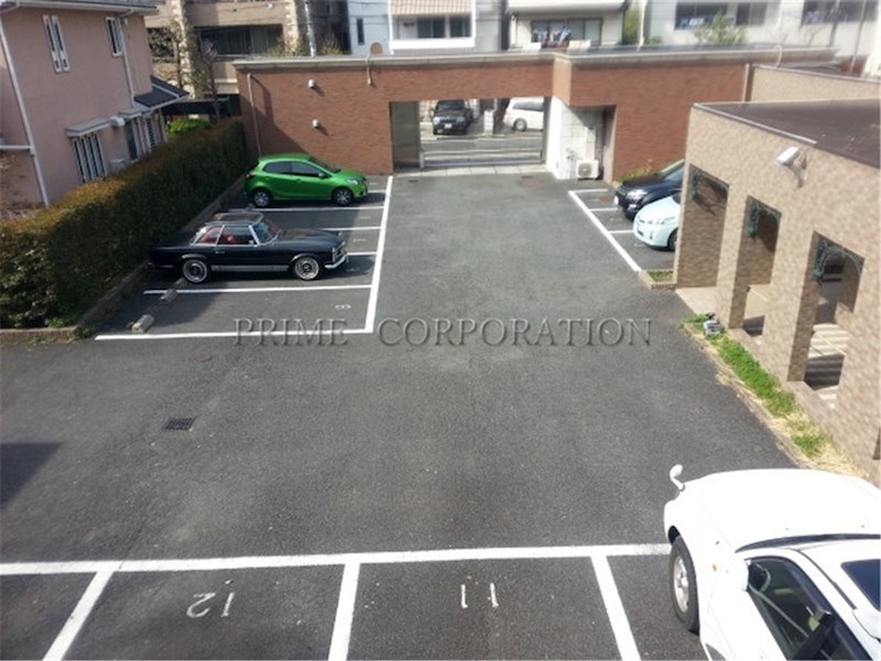 アヴニール深沢  駐車場