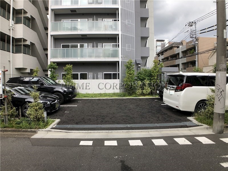 シュトラーレ神山町 駐車場