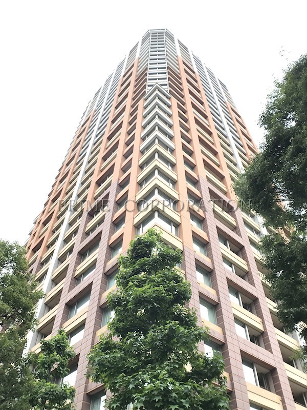 青山パークタワー 外観