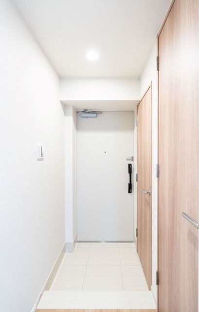市谷台町坂フロント 玄関