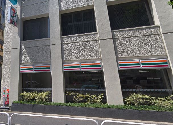 ブリックコート神田錦町 コンビニ