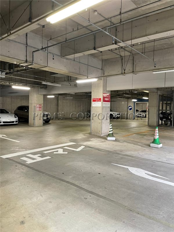 河田町ガーデン1 駐車場