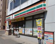 クリオラベルヴィ新富町 コンビニ