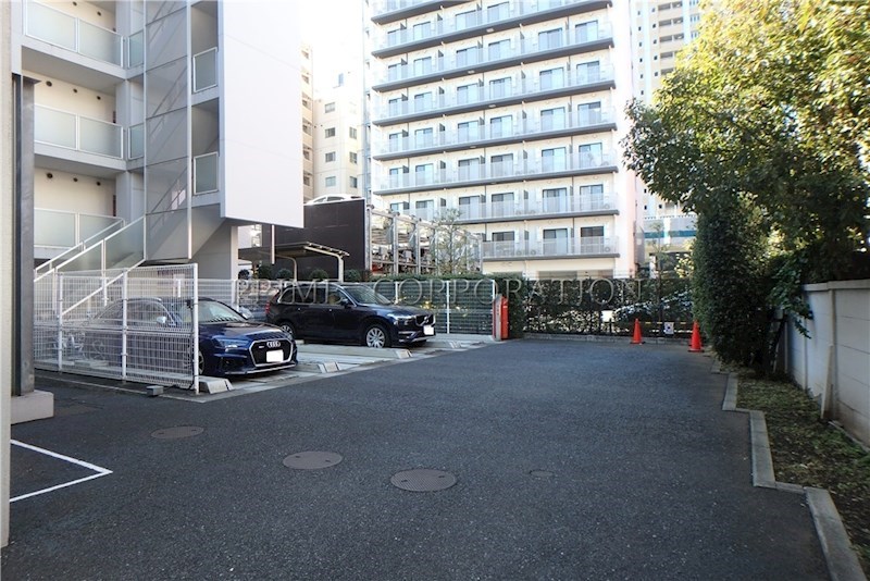 エスティメゾン白金台 駐車場
