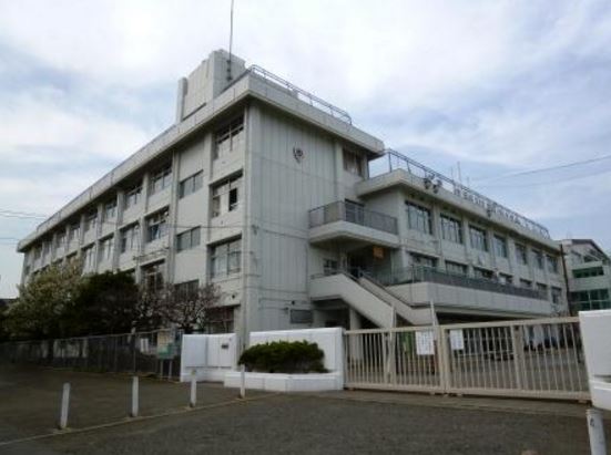 東京都世田谷区喜多見１丁目 中学校