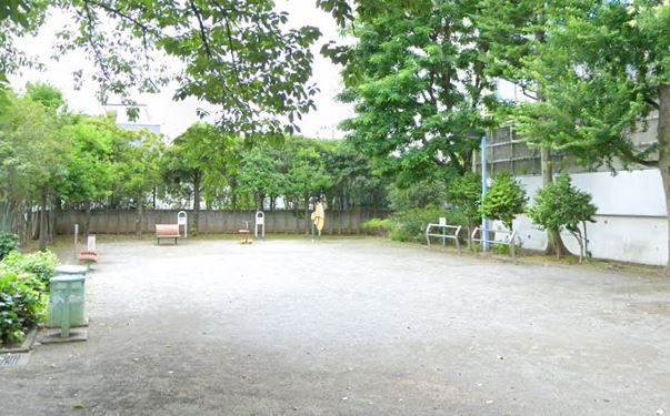 新宿区若葉3丁目住宅 公園