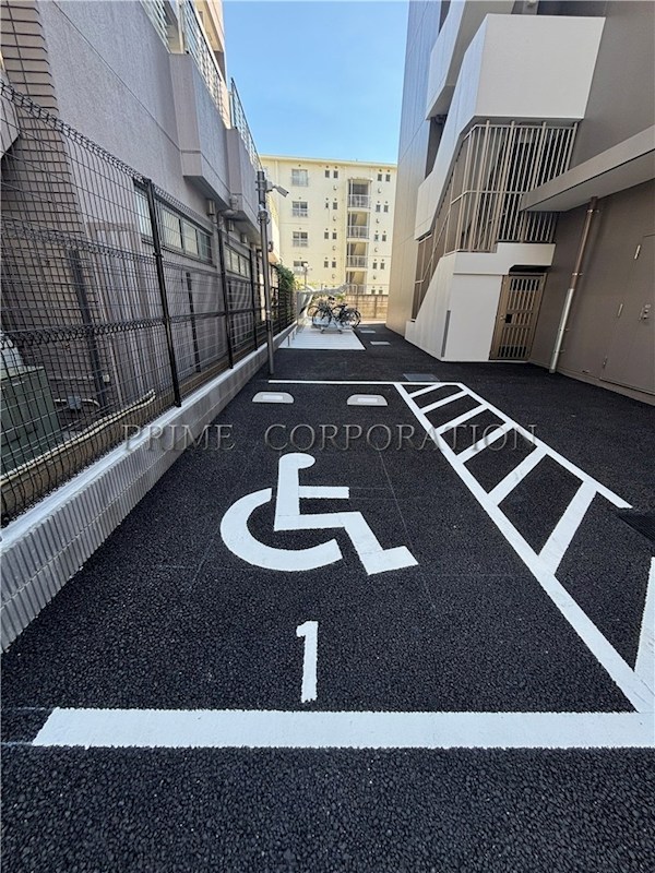 パークアクシス新宿西落合 駐車場