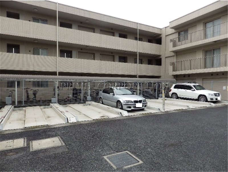 クラッサ成城 駐車場