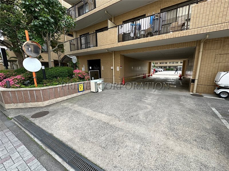 ジュネス 駐車場