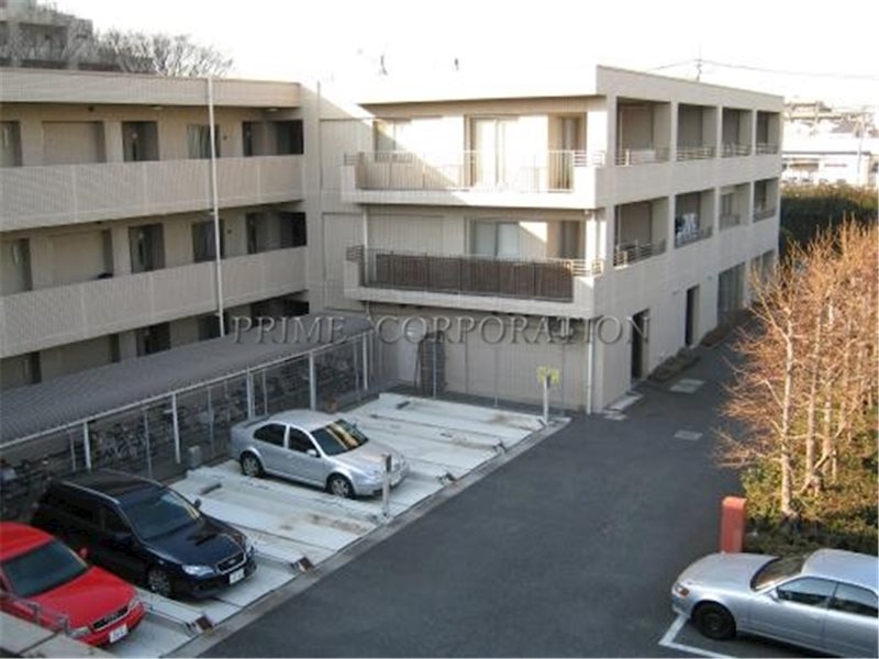 クラッサ成城 駐車場
