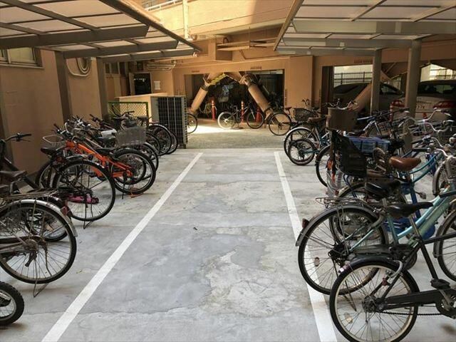 築地永谷コーポラス 駐車場