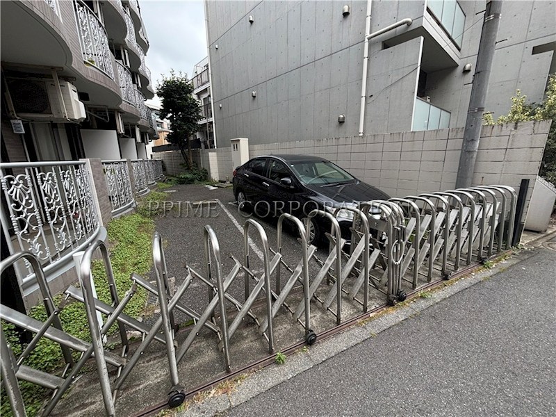 コスモフラワー 駐車場