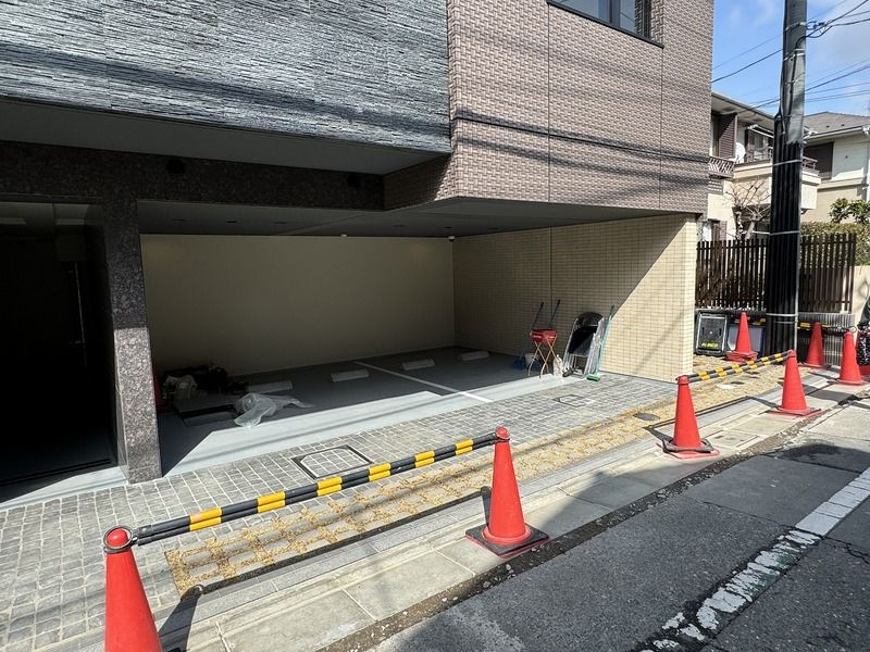 レガリス明大前 駐車場