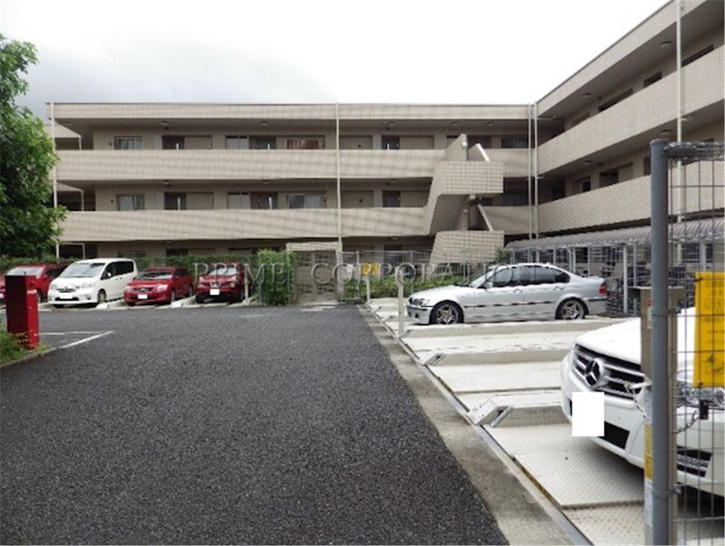 クラッサ成城 駐車場