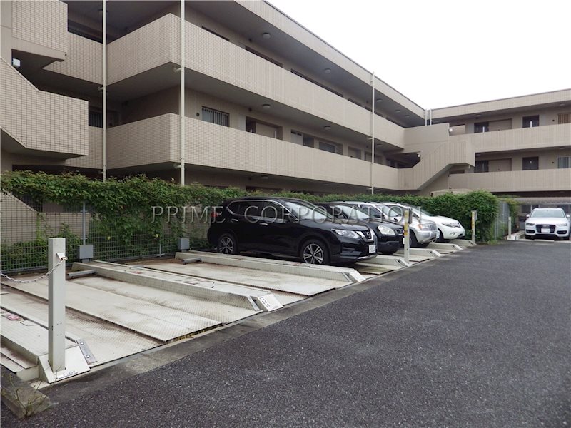 クラッサ成城 駐車場
