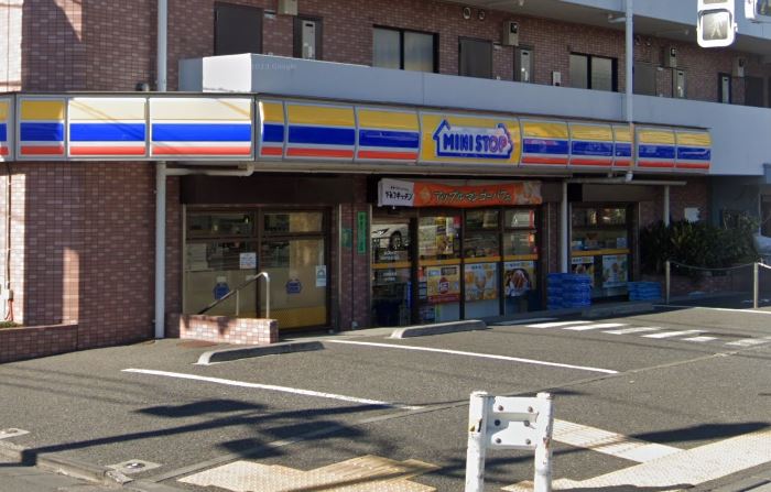 Lumina Court Takaido コンビニ
