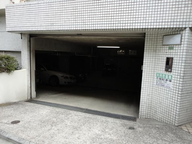 WOODEN BELL 駐車場