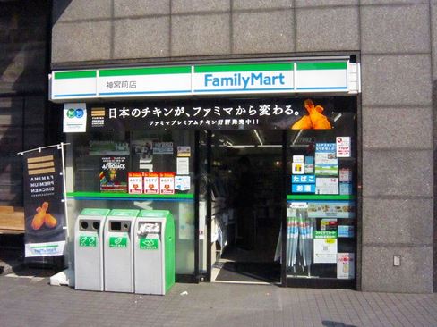 ZOOM表参道 コンビニ
