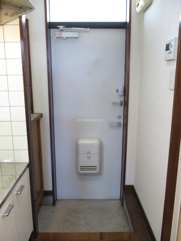 フローラT 玄関