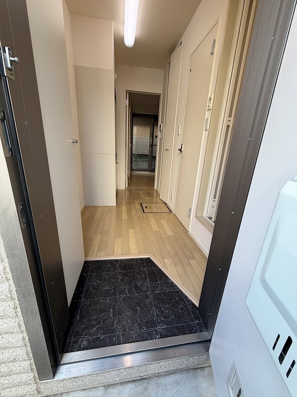 ファミール中野 玄関