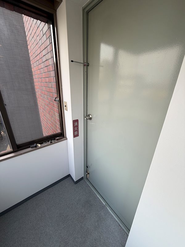 鈴木ビル 玄関