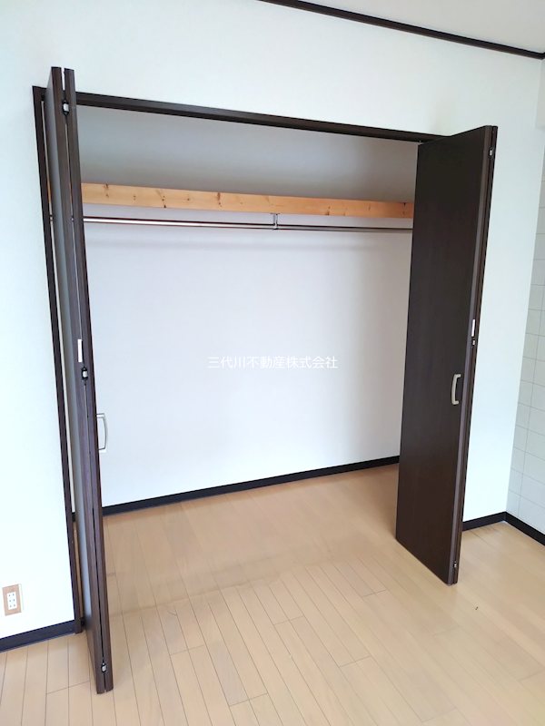 ファミール谷津 215 収納