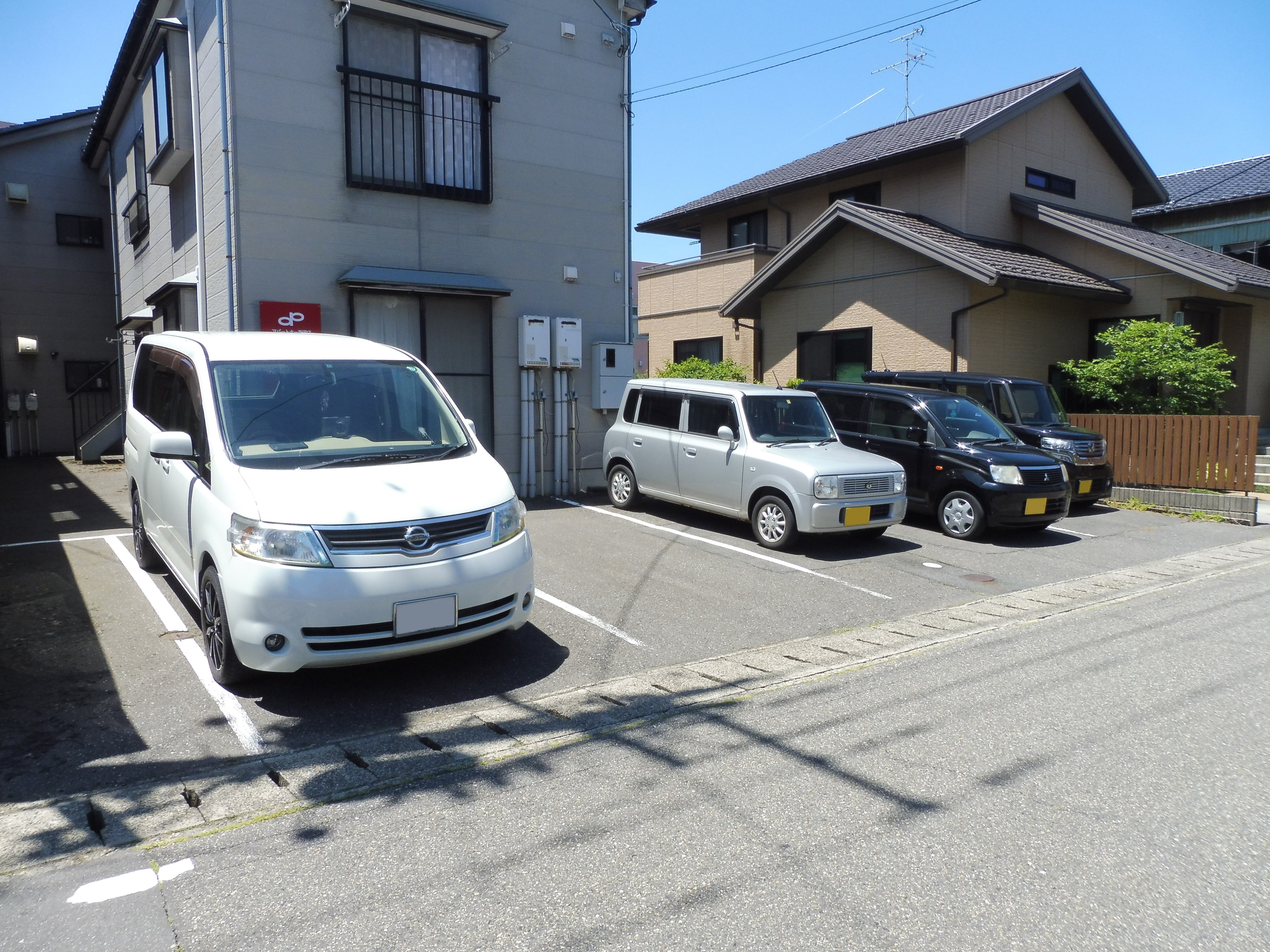グレープハウス黒埼 駐車場