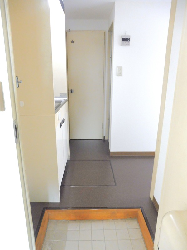 アップルハウス上新栄町 玄関