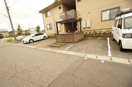 マウルール 駐車場