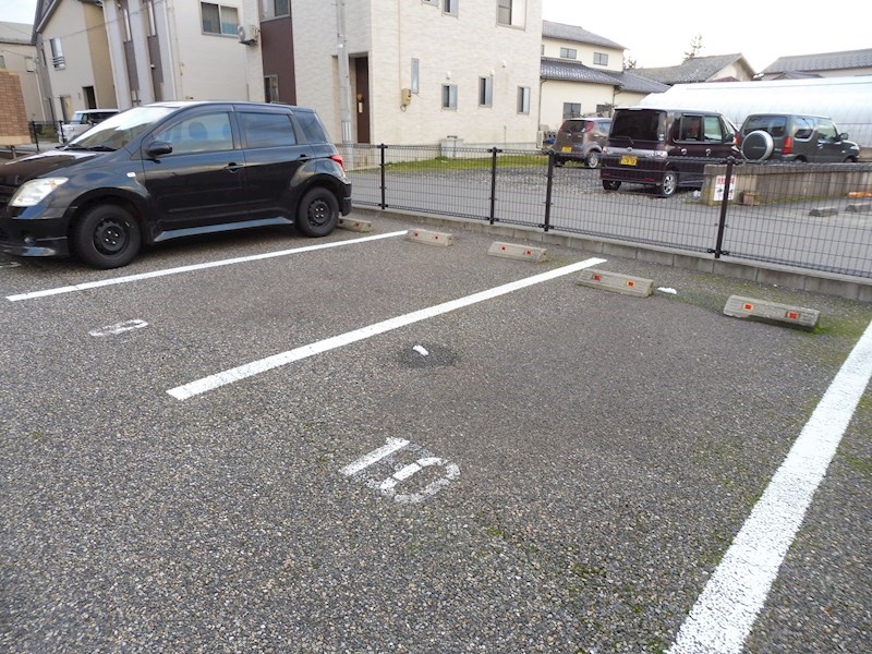 サンハイムさかい 駐車場