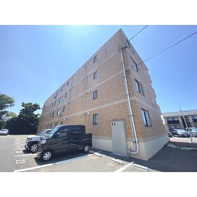 ピュアライフ坂井 駐車場