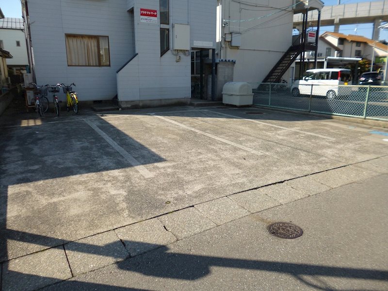 プラザ・ドゥ・マーチ 駐車場