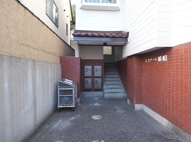 エステート旭町 エントランス
