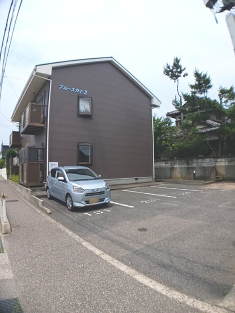 ブル－スカイ　２ 駐車場