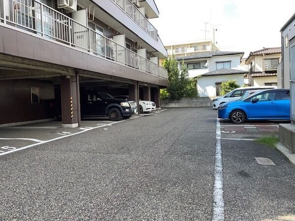 クレアール桜木 駐車場