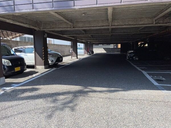 クレアール桜木 駐車場