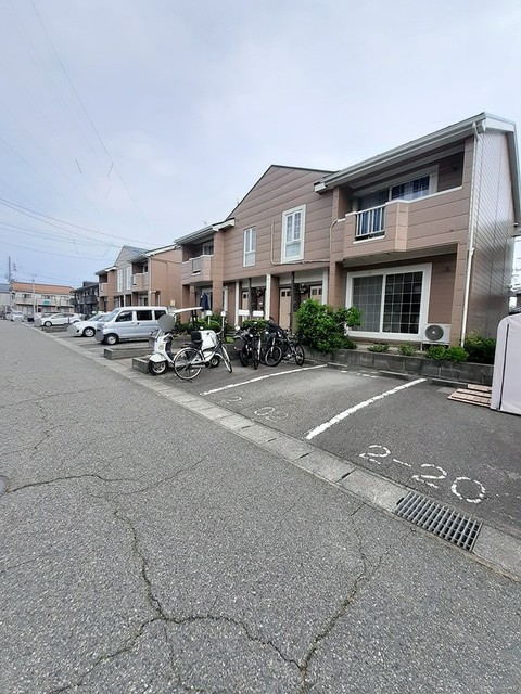 リバティベル・２ 駐車場