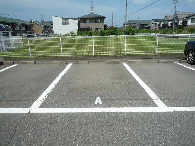 グリーンハイツＢ 駐車場