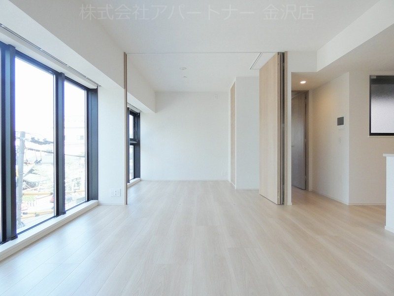 ジオ金沢近江町 リビング