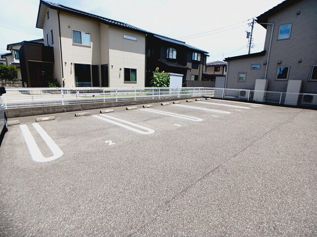 フォーシーズン 駐車場