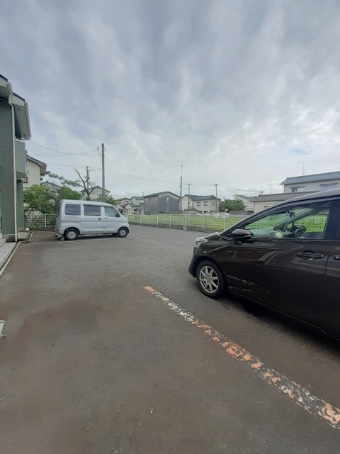 エクセルコーポなるみ 駐車場