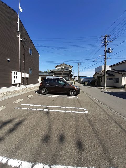 コムラード 駐車場