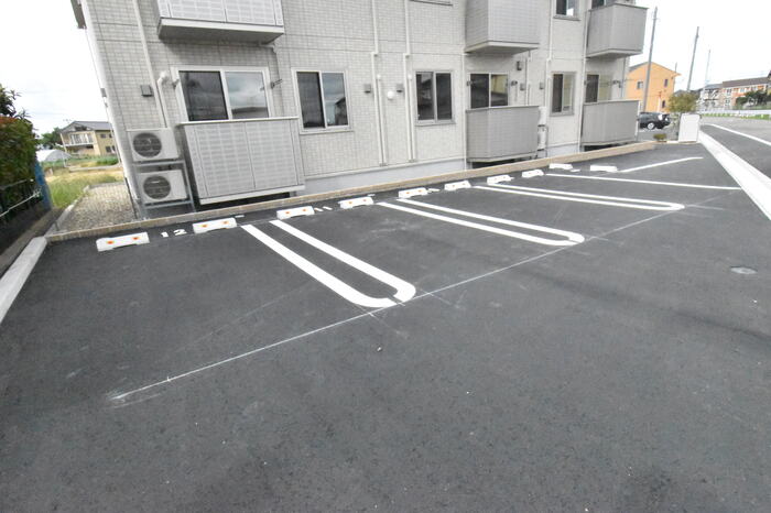 フローラ 駐車場