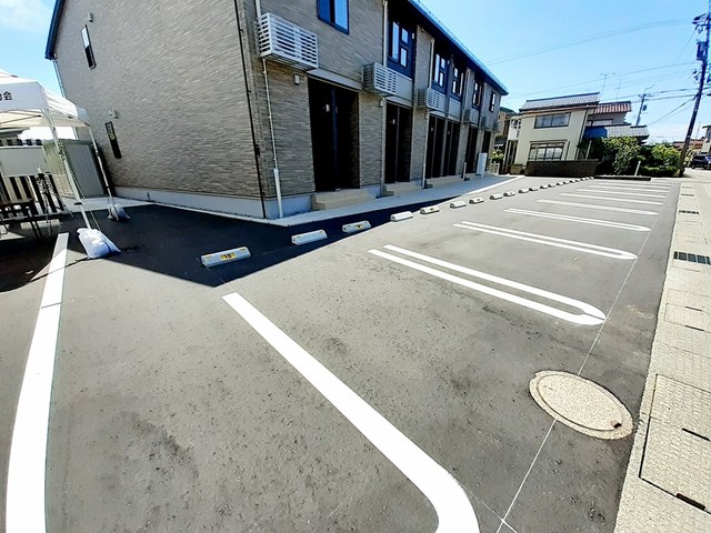 ラ・ガーディア 駐車場