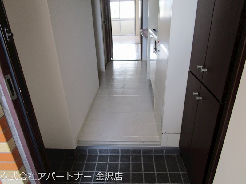 プレステージ金沢 玄関