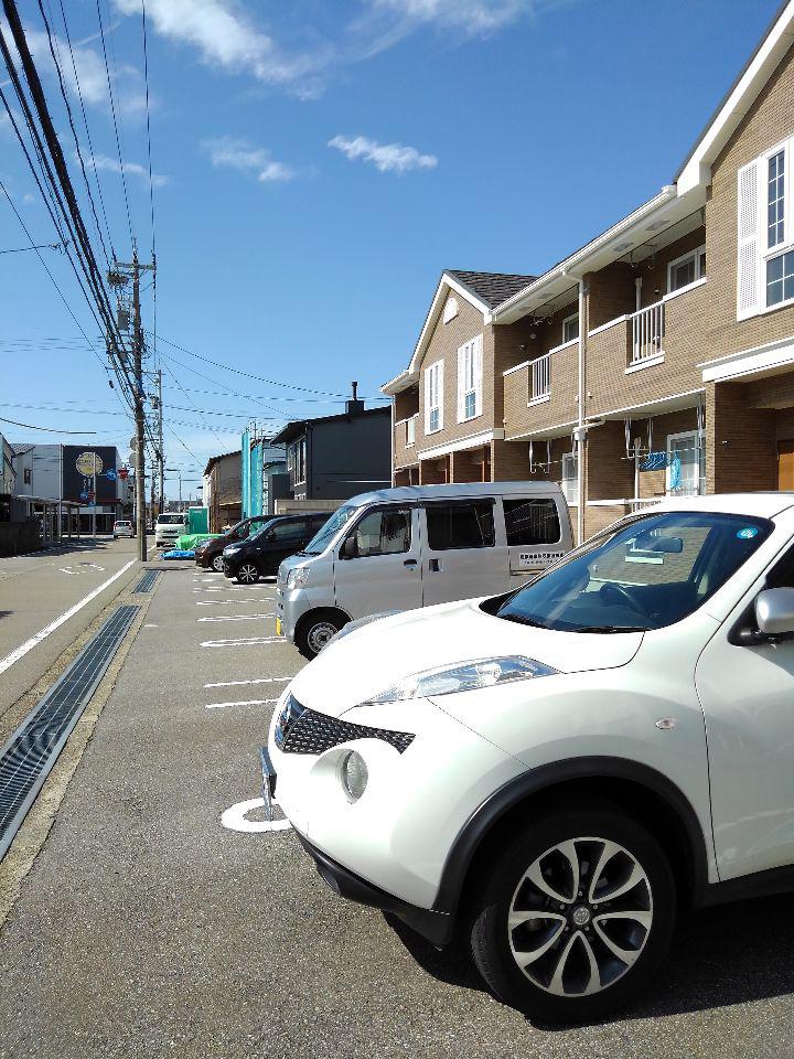 メゾン・ド・ソレイユ 駐車場
