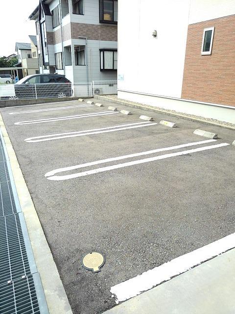 アンフィニ 駐車場