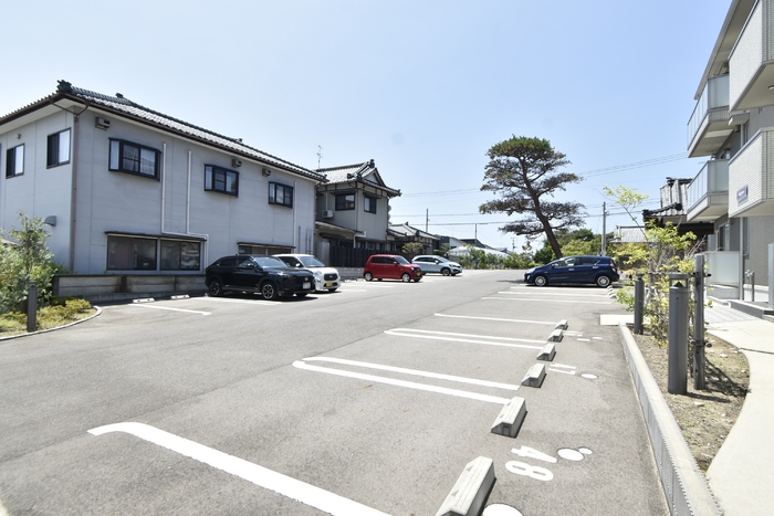 アルデバラン 駐車場