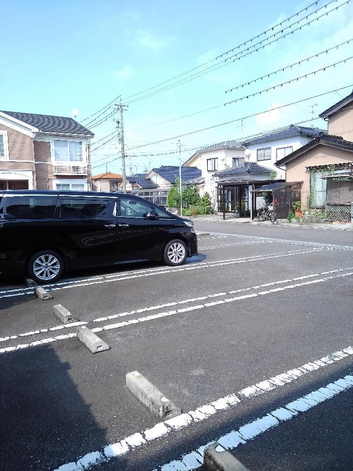 サンモールⅠ 駐車場